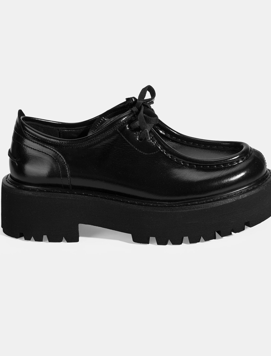 Kadın Siyah Bağcıklı Rugan Günlük Ayakkabı Kadın Siyah Bağcıklı Rugan Günlük Ayakkabı