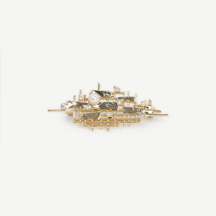 YARGICI Cam İnci Detaylı Broş YARGICI Cam İnci Detaylı Broş