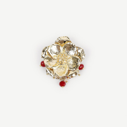 YARGICI Çiçek Figürlü Ve İnci Detaylı Broş YARGICI Çiçek Figürlü Ve İnci Detaylı Broş