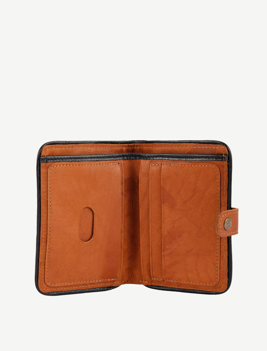 YARGICI Kapama Detaylı Yıkamalı Deri Cüzdan YARGICI Kapama Detaylı Yıkamalı Deri Cüzdan