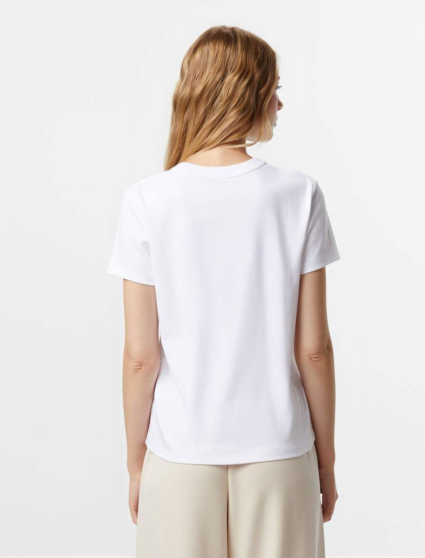 Nautica Kadın Beyaz Classic Fit T-Shirt Nautica Kadın Beyaz Classic Fit T-Shirt