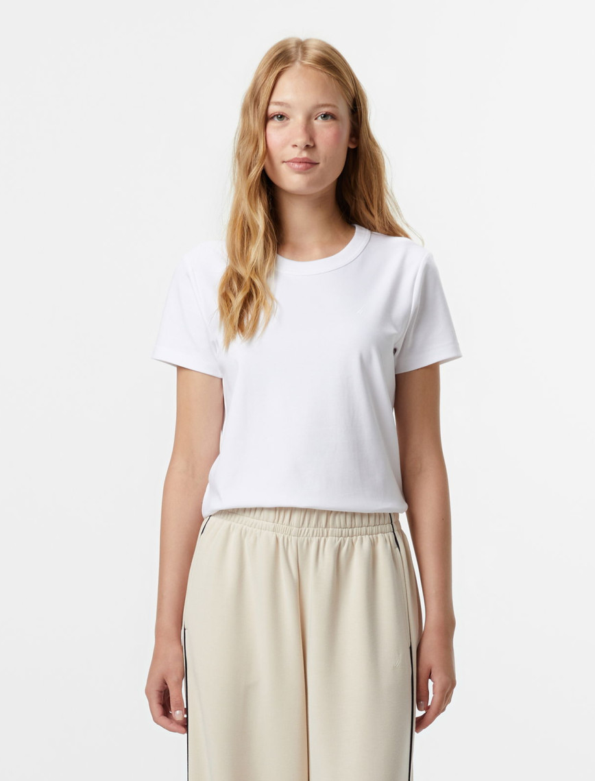 Nautica Kadın Beyaz Classic Fit T-Shirt Nautica Kadın Beyaz Classic Fit T-Shirt