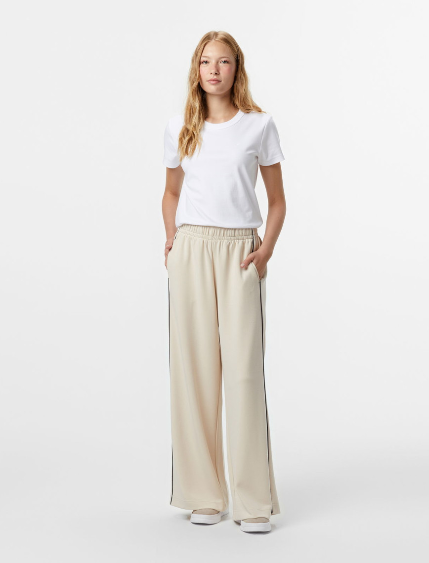 Nautica Kadın Beyaz Classic Fit T-Shirt Nautica Kadın Beyaz Classic Fit T-Shirt