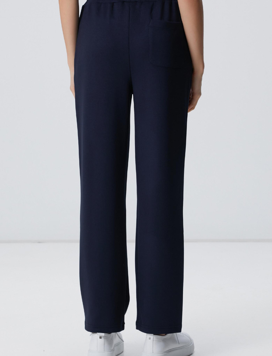 Network Kadın Lacivert Nervür Detaylı Eşofman Network Kadın Lacivert Nervür Detaylı Eşofman