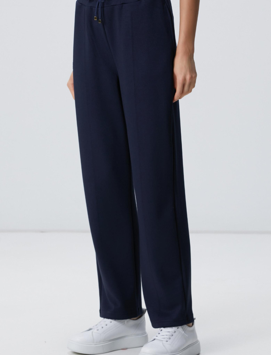 Network Kadın Lacivert Nervür Detaylı Eşofman Network Kadın Lacivert Nervür Detaylı Eşofman