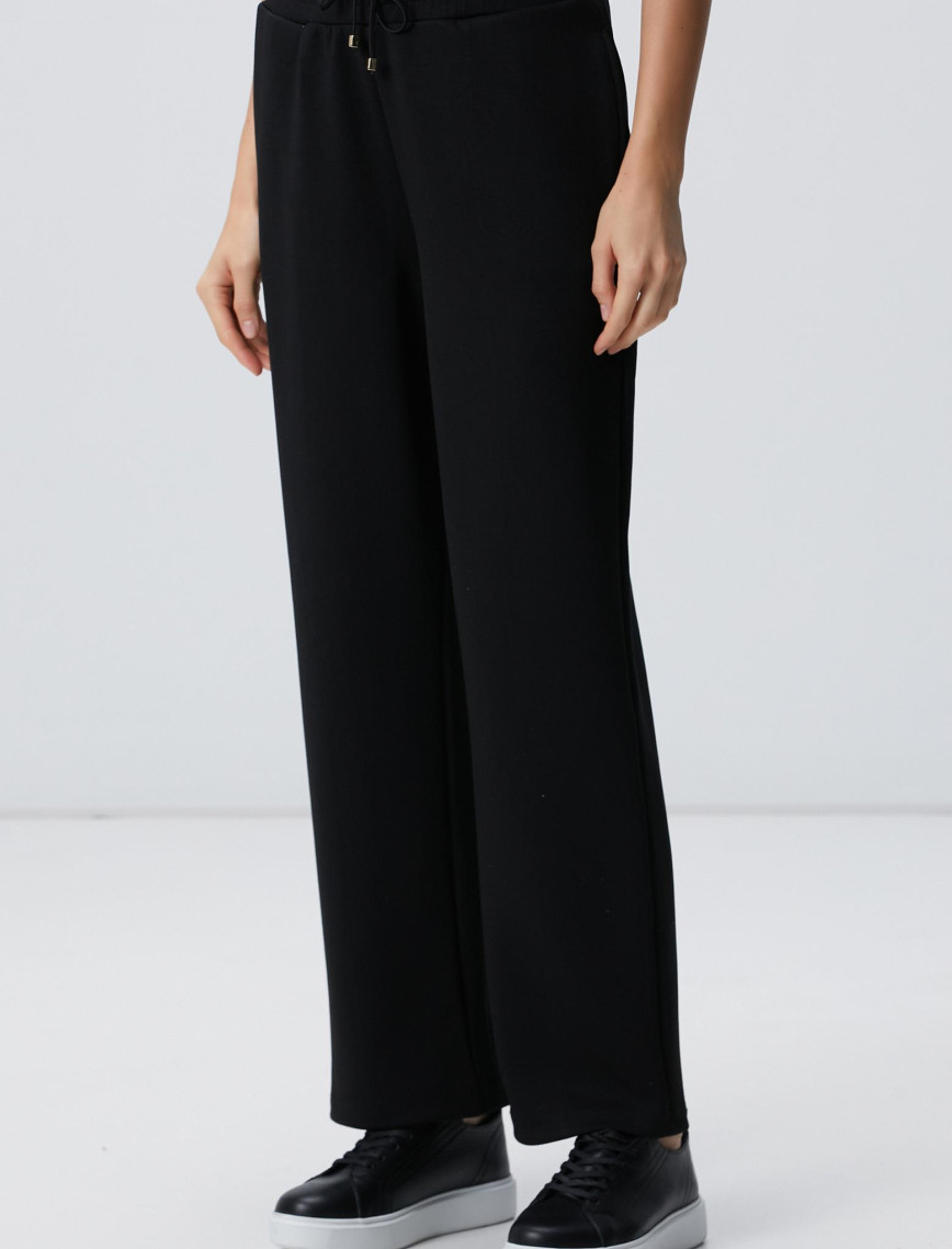 Network Kadın Siyah Nervür Detaylı Eşofman Network Kadın Siyah Nervür Detaylı Eşofman