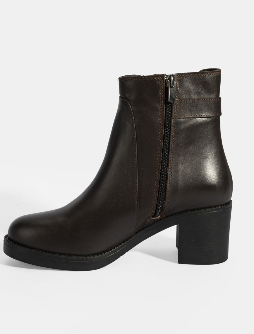 Kadın Kahve Metal Toka Detaylı Topuklu Deri Bot Kadın Kahve Metal Toka Detaylı Topuklu Deri Bot