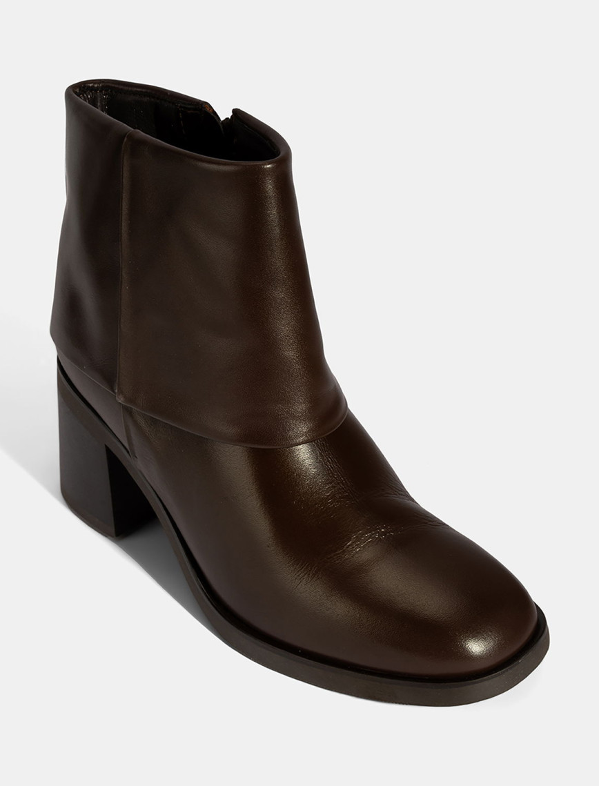 Kadın Kahve Katlama Detaylı Topuklu Deri Bot Kadın Kahve Katlama Detaylı Topuklu Deri Bot