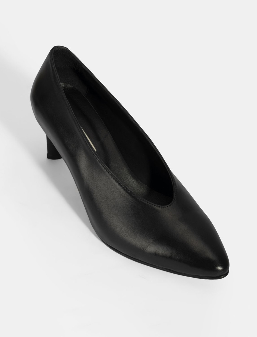 Kadın Siyah Klasik Topuklu Deri Ayakkabı Kadın Siyah Klasik Topuklu Deri Ayakkabı