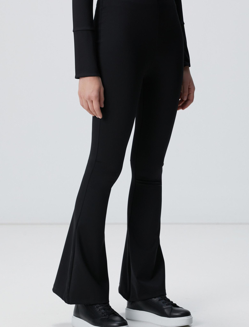 Network Kadın Siyah N-Tech Flare Kalıp Eşofman Network Kadın Siyah N-Tech Flare Kalıp Eşofman