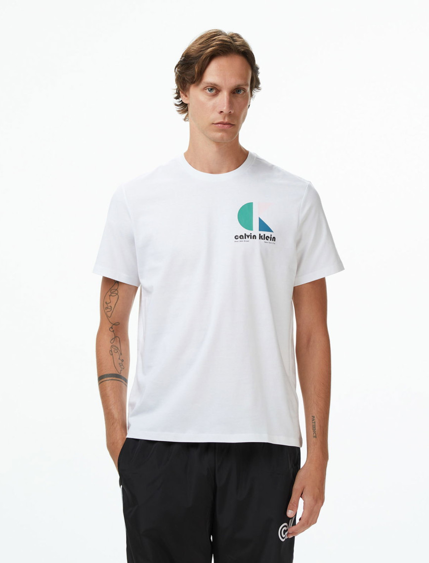 Calvin Klein Bauhaus Logo Graphic Erkek Beyaz T-Shirt Calvin Klein Bauhaus Logo Graphic Erkek Beyaz T-Shirt