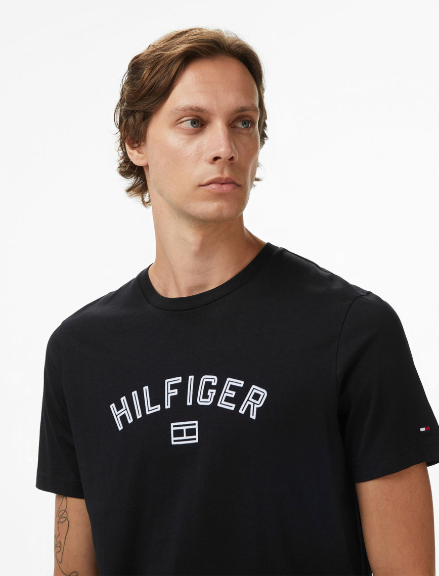 Tommy Hilfiger Flock Varsity Erkek Siyah T-Shirt Tommy Hilfiger Flock Varsity Erkek Siyah T-Shirt