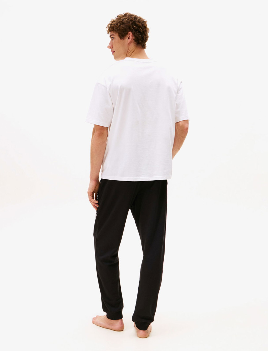 Tommy Hilfiger Logo Erkek Beyaz T-Shirt Tommy Hilfiger Logo Erkek Beyaz T-Shirt