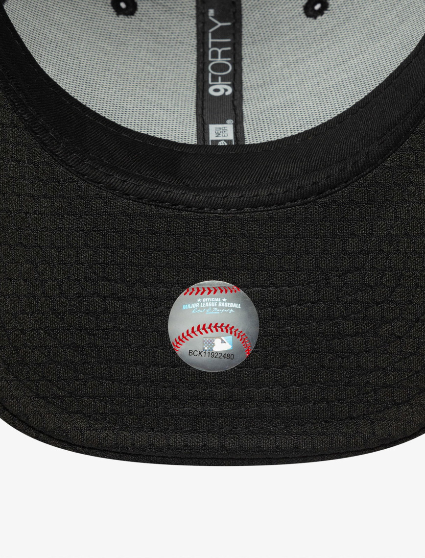 New Era Flawless Mesh 9Forty Neyyan Unisex Siyah Şapka New Era Flawless Mesh 9Forty Neyyan Unisex Siyah Şapka