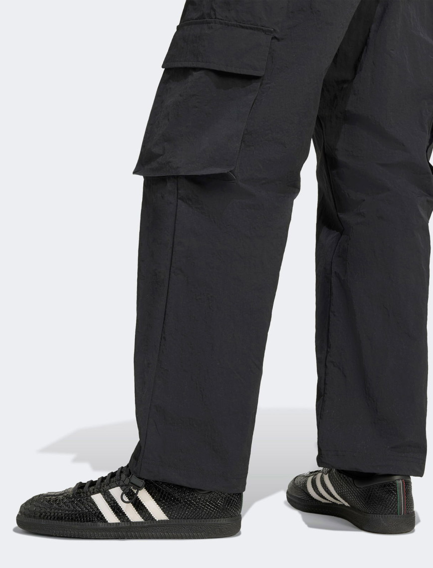 adidas Front Stripes Woven Kargo Erkek Siyah Eşofman Altı adidas Front Stripes Woven Kargo Erkek Siyah Eşofman Altı