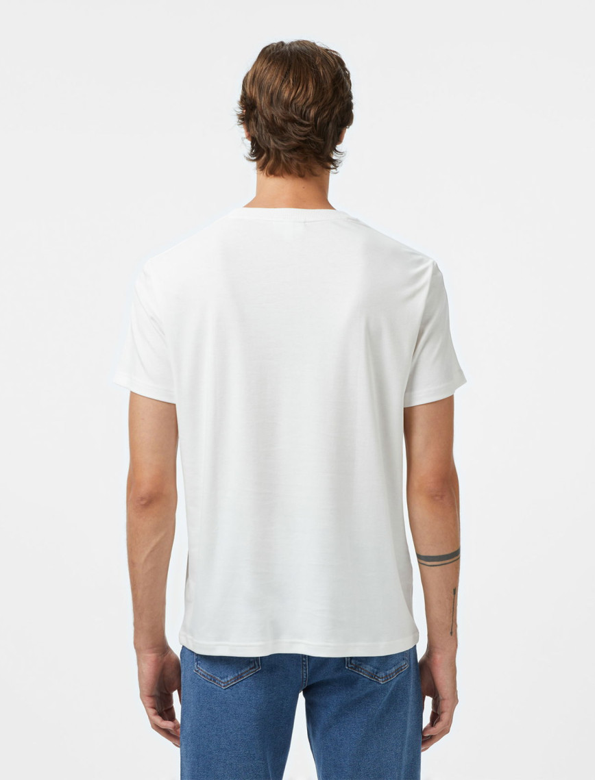 Lacoste Erkek Oversize Fit Bisiklet Yaka Beyaz T-Shirt Lacoste Erkek Oversize Fit Bisiklet Yaka Beyaz T-Shirt