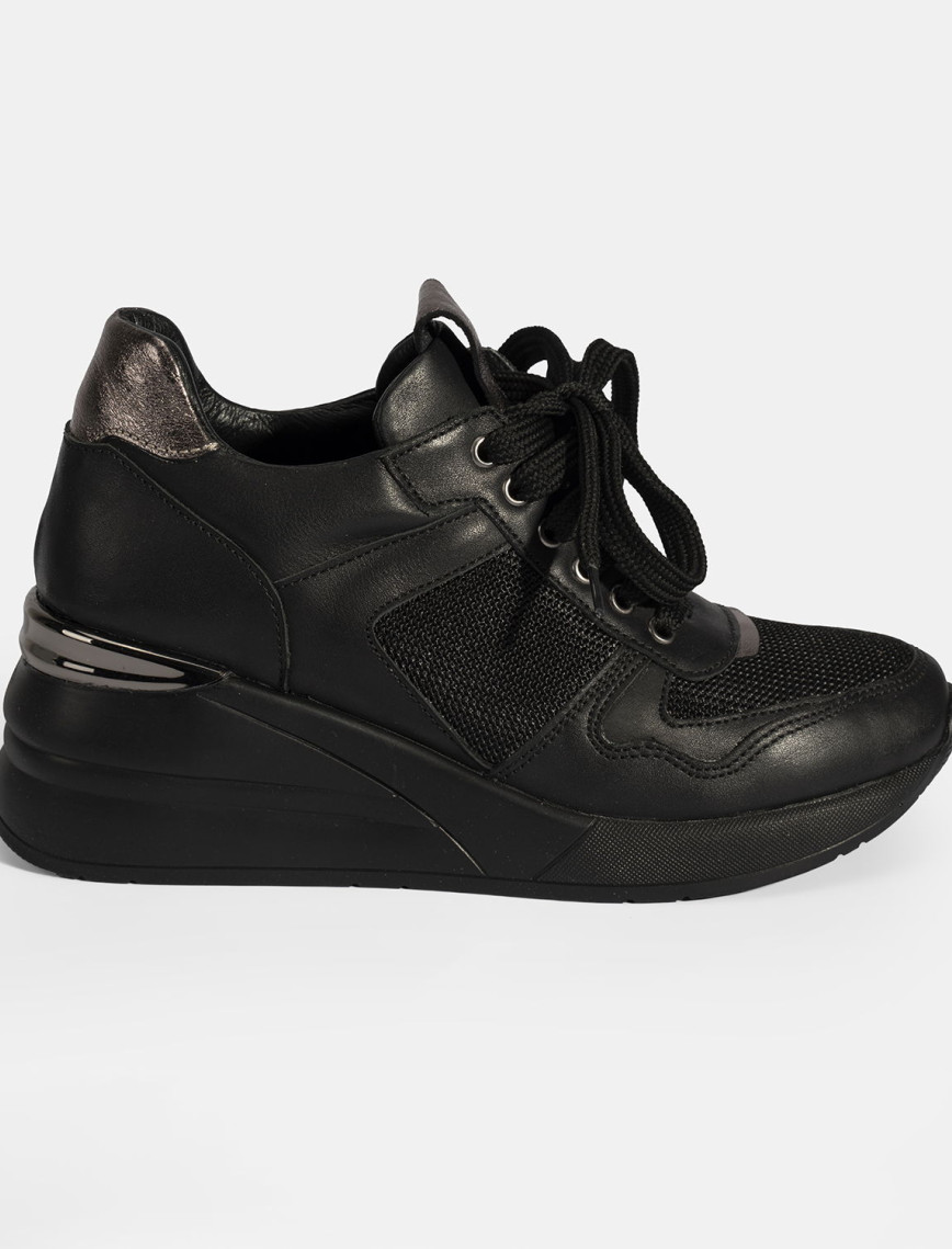 Kadın Siyah Bağcıklı Dolgu Topuklu Spor Ayakkabı Kadın Siyah Bağcıklı Dolgu Topuklu Spor Ayakkabı