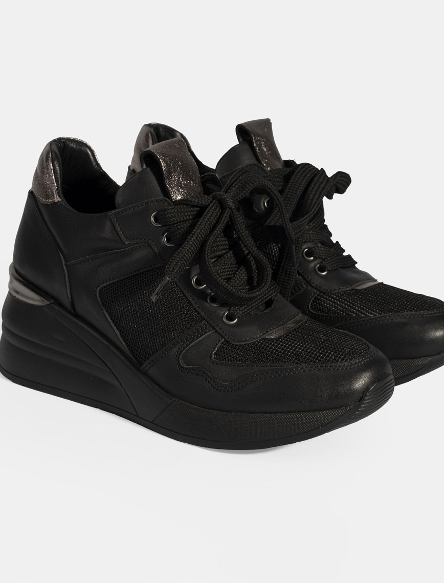 Kadın Siyah Bağcıklı Dolgu Topuklu Spor Ayakkabı Kadın Siyah Bağcıklı Dolgu Topuklu Spor Ayakkabı