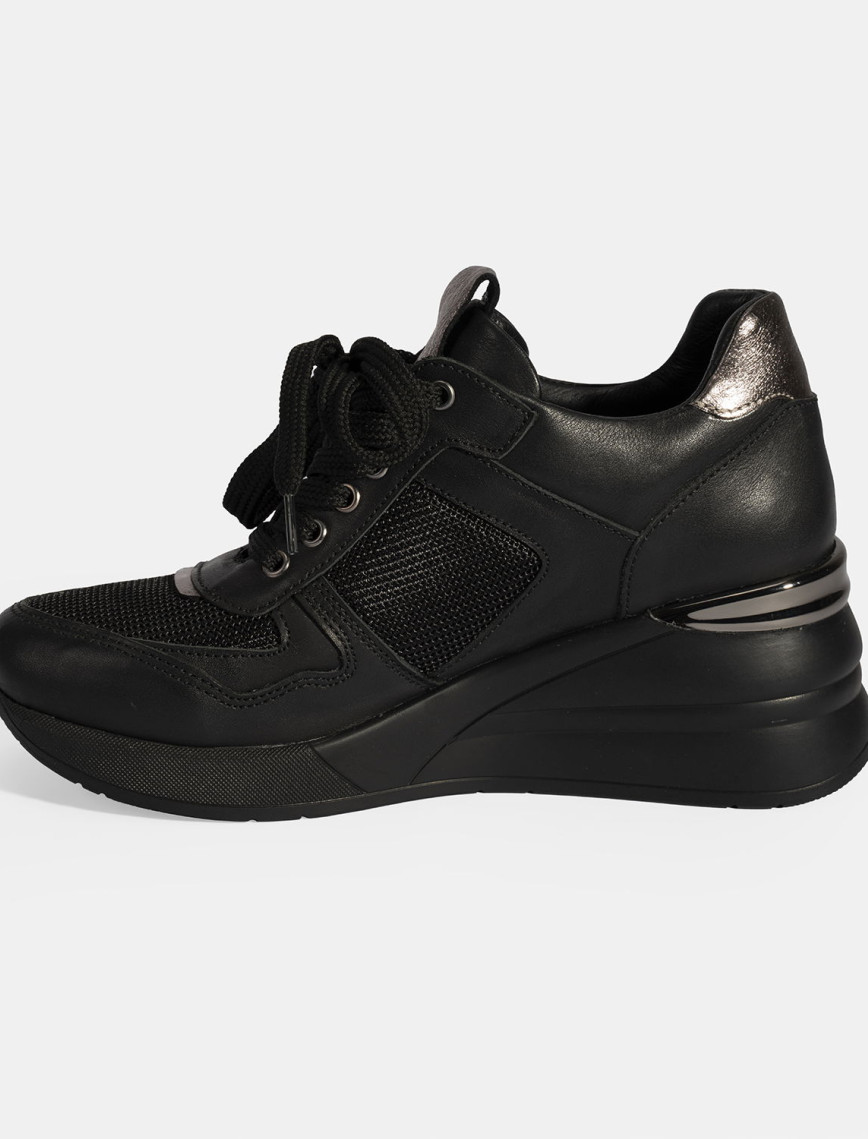 Kadın Siyah Bağcıklı Dolgu Topuklu Spor Ayakkabı Kadın Siyah Bağcıklı Dolgu Topuklu Spor Ayakkabı