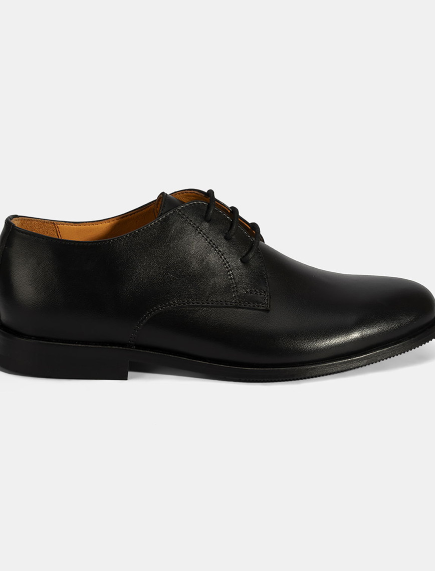 Kadın Siyah Bağcıklı Klasik Deri Ayakkabı Kadın Siyah Bağcıklı Klasik Deri Ayakkabı