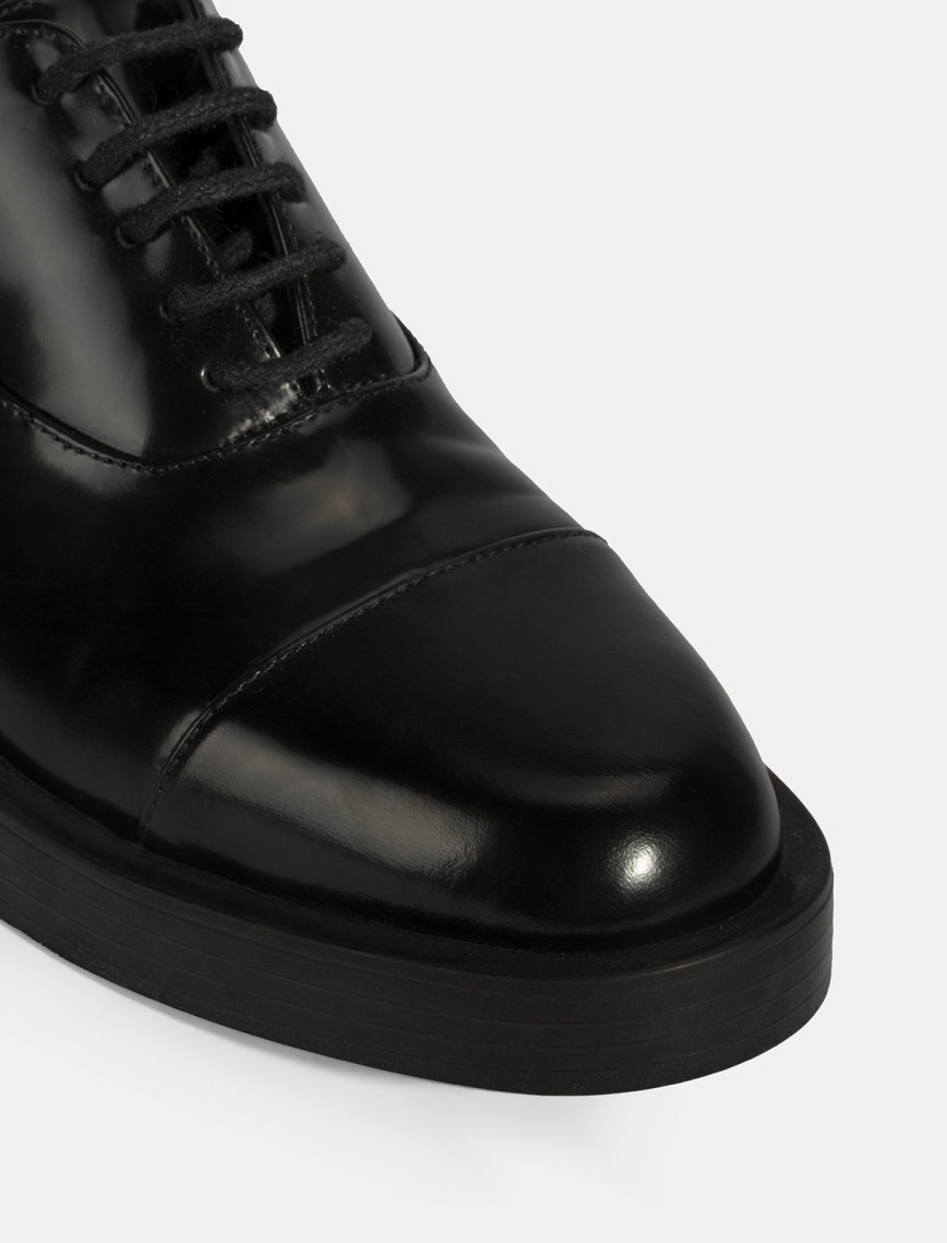 Kadın Siyah Bağcıklı Klasik Deri Ayakkabı Kadın Siyah Bağcıklı Klasik Deri Ayakkabı