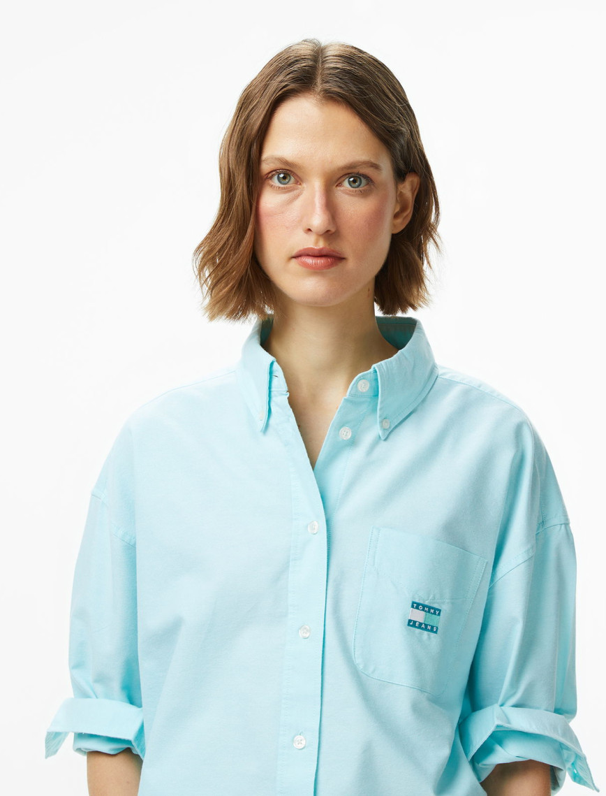 Tommy Jeans Oversize Badge Oxford Kadın Yeşil Gömlek Tommy Jeans Oversize Badge Oxford Kadın Yeşil Gömlek