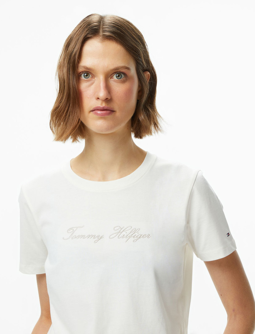 Tommy Hilfiger Lurex Script Regular Kadın Beyaz T-Shirt Tommy Hilfiger Lurex Script Regular Kadın Beyaz T-Shirt