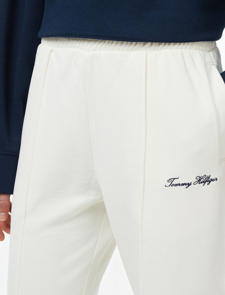 Tommy Hilfiger Script Straight Pique Kadın Beyaz Eşofman Altı Tommy Hilfiger Script Straight Pique Kadın Beyaz Eşofman Altı