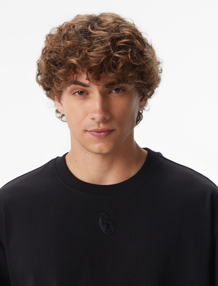 UNITED4 x Monkey Project We Are Family Unisex Siyah T-Shirt UNITED4 x Monkey Project We Are Family Unisex Siyah T-Shirt