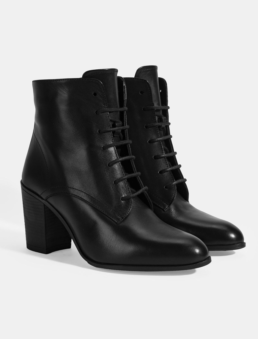 Kadın Siyah Bağcıklı Kalın Topuklu Deri Bot Kadın Siyah Bağcıklı Kalın Topuklu Deri Bot