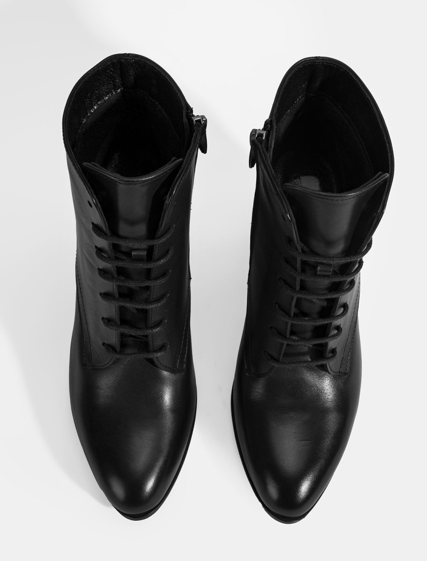 Kadın Siyah Bağcıklı Kalın Topuklu Deri Bot Kadın Siyah Bağcıklı Kalın Topuklu Deri Bot