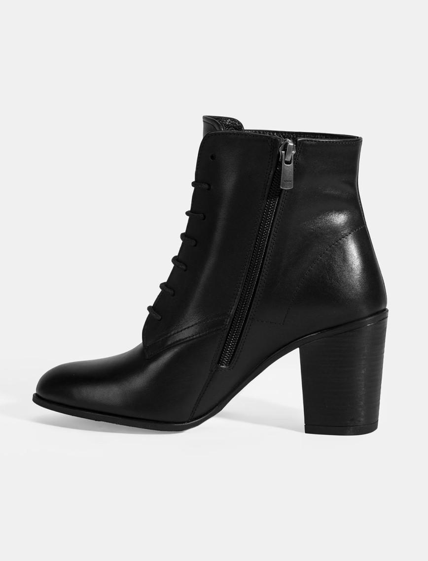 Kadın Siyah Bağcıklı Kalın Topuklu Deri Bot Kadın Siyah Bağcıklı Kalın Topuklu Deri Bot