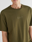 GANT Erkek Yeşil Relaxed Fit Bisiklet Yaka Logolu T-Shirt GANT Erkek Yeşil Relaxed Fit Bisiklet Yaka Logolu T-Shirt