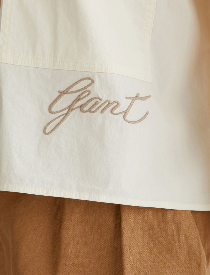 GANT Kadın Krem Klasik Yaka Logolu Gömlek GANT Kadın Krem Klasik Yaka Logolu Gömlek