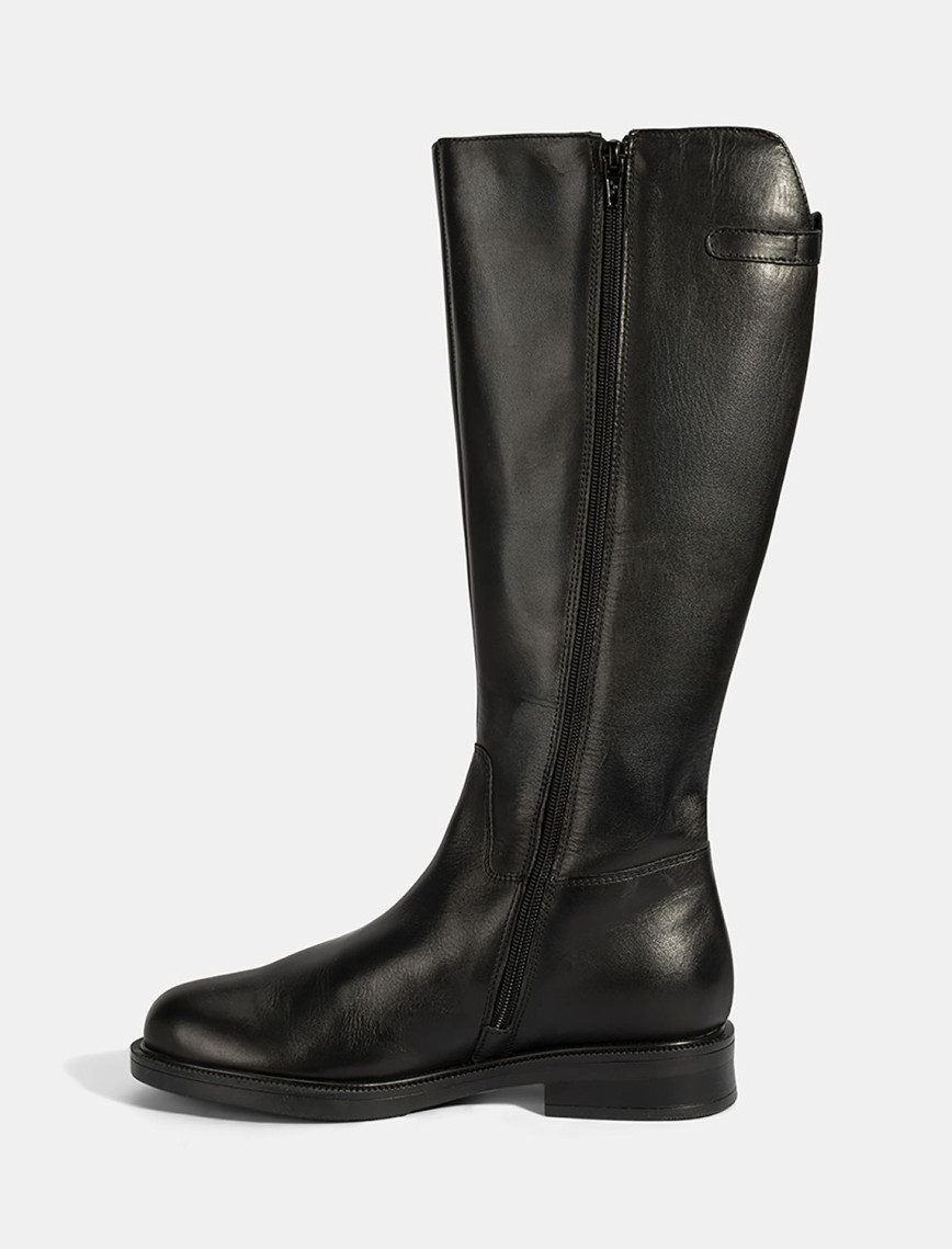 Kadın Siyah Metal Toka Detaylı Deri Çizme Kadın Siyah Metal Toka Detaylı Deri Çizme