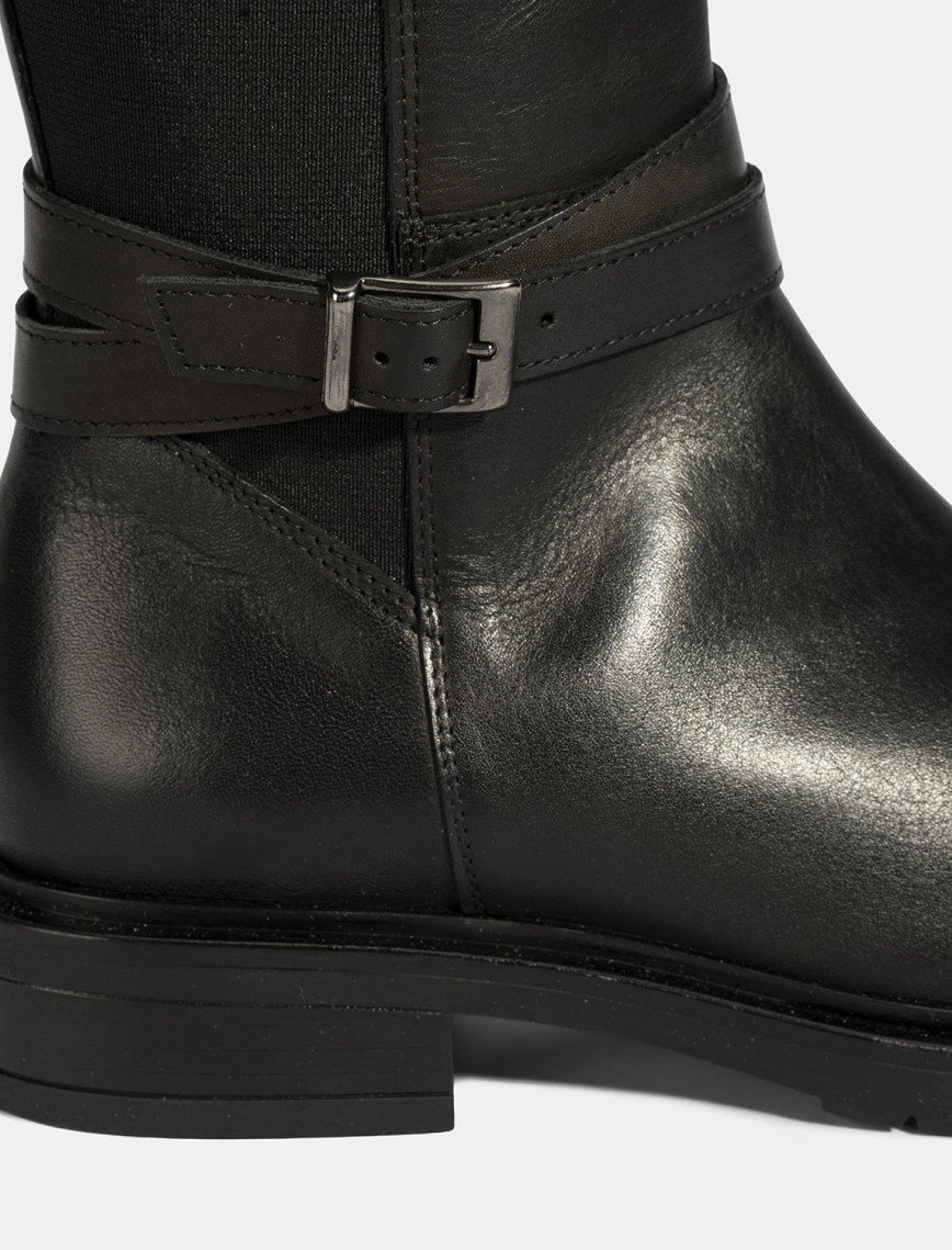 Kadın Siyah Metal Toka Detaylı Deri Çizme Kadın Siyah Metal Toka Detaylı Deri Çizme