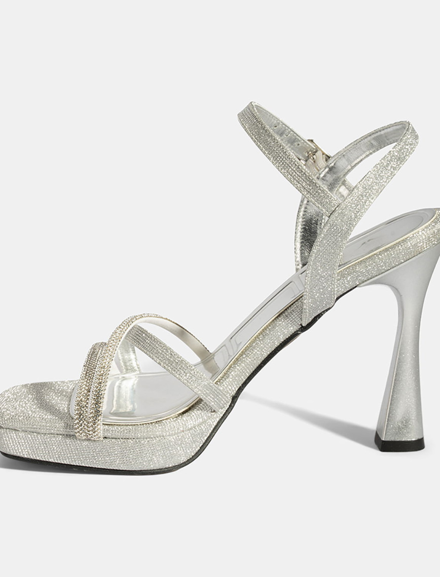 Kadın Gümüş Ayarlanabilir Tokalı Taşlı Topuklu Abiye Sandalet Kadın Gümüş Ayarlanabilir Tokalı Taşlı Topuklu Abiye Sandalet