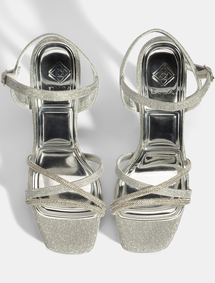 Kadın Gümüş Ayarlanabilir Tokalı Taşlı Topuklu Abiye Sandalet Kadın Gümüş Ayarlanabilir Tokalı Taşlı Topuklu Abiye Sandalet