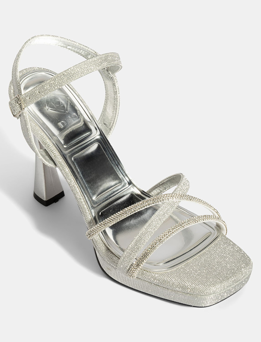 Kadın Gümüş Ayarlanabilir Tokalı Taşlı Topuklu Abiye Sandalet Kadın Gümüş Ayarlanabilir Tokalı Taşlı Topuklu Abiye Sandalet