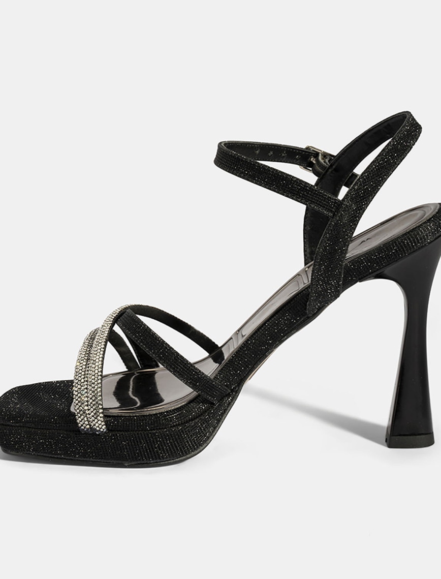 Kadın Siyah Ayarlanabilir Tokalı Taşlı Topuklu Abiye Sandalet Kadın Siyah Ayarlanabilir Tokalı Taşlı Topuklu Abiye Sandalet