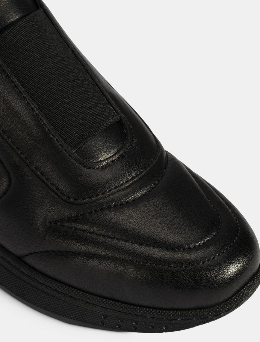 Kadın Siyah Lastikli Deri Spor Ayakkabı Kadın Siyah Lastikli Deri Spor Ayakkabı