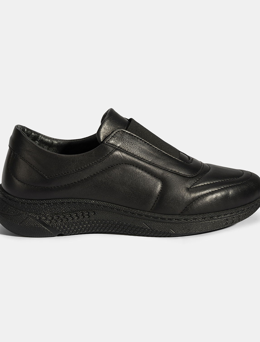 Kadın Siyah Lastikli Deri Spor Ayakkabı Kadın Siyah Lastikli Deri Spor Ayakkabı