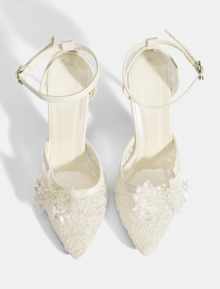 Kadın Beyaz Dantel Detaylı Taşlı Topuklu Gelin Ayakkabısı Kadın Beyaz Dantel Detaylı Taşlı Topuklu Gelin Ayakkabısı
