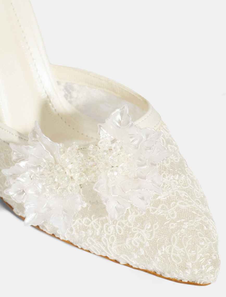 Kadın Beyaz Dantel Detaylı Taşlı Topuklu Gelin Ayakkabısı Kadın Beyaz Dantel Detaylı Taşlı Topuklu Gelin Ayakkabısı