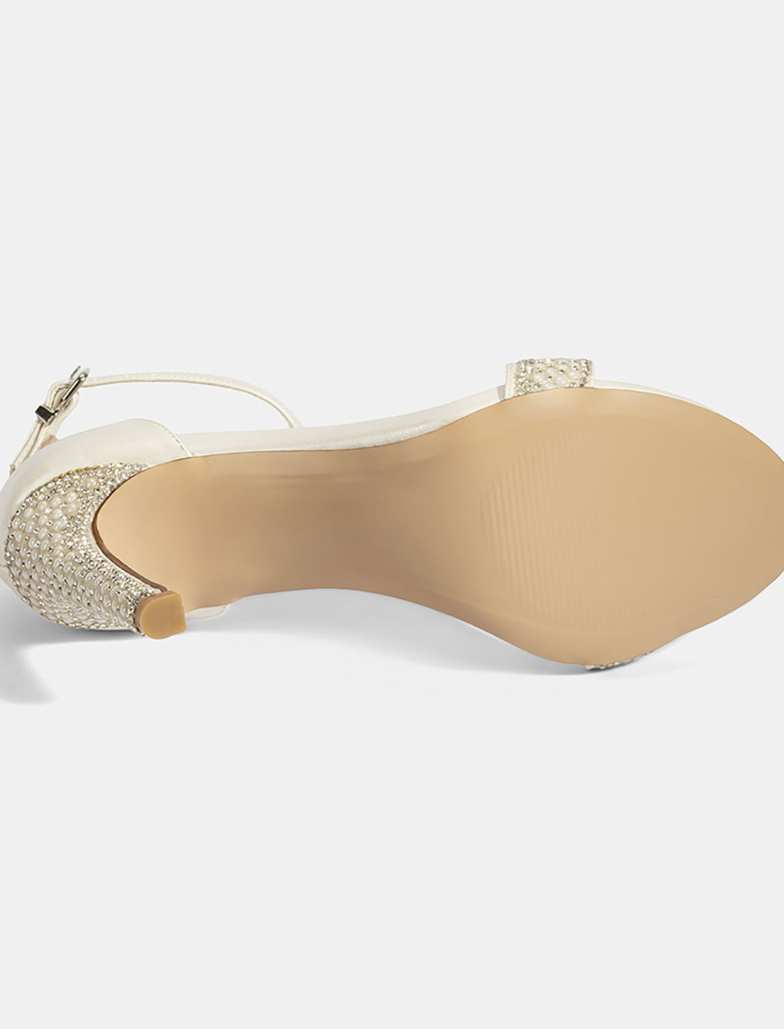 Kadın Beyaz Ayarlanabilir Tokalı Taşlı Topuklu Abiye Sandalet Kadın Beyaz Ayarlanabilir Tokalı Taşlı Topuklu Abiye Sandalet