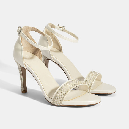 Kadın Beyaz Ayarlanabilir Tokalı Taşlı Topuklu Abiye Sandalet Kadın Beyaz Ayarlanabilir Tokalı Taşlı Topuklu Abiye Sandalet