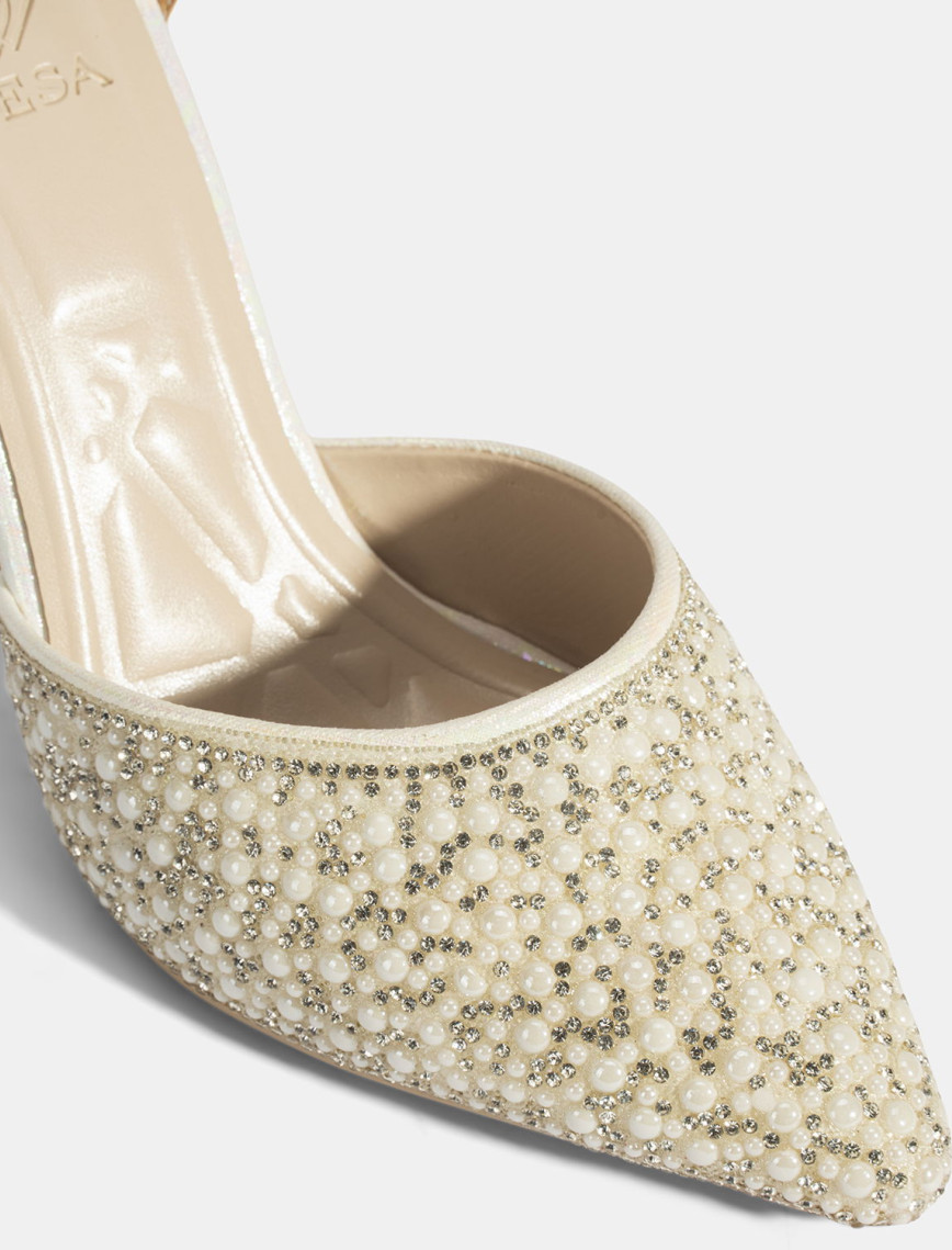 Kadın Beyaz Ayarlanabilir Tokalı Taşlı Gelin Ayakkabısı Kadın Beyaz Ayarlanabilir Tokalı Taşlı Gelin Ayakkabısı