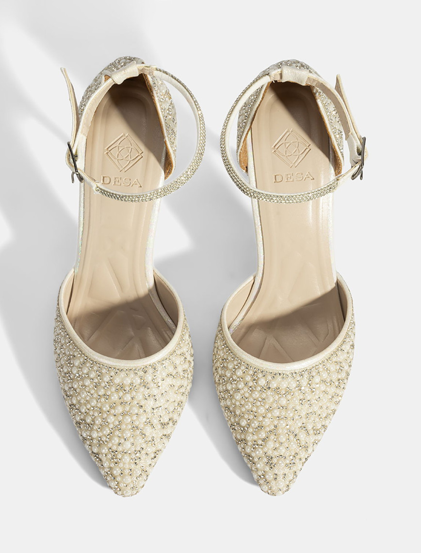 Kadın Beyaz Ayarlanabilir Tokalı Taşlı Gelin Ayakkabısı Kadın Beyaz Ayarlanabilir Tokalı Taşlı Gelin Ayakkabısı