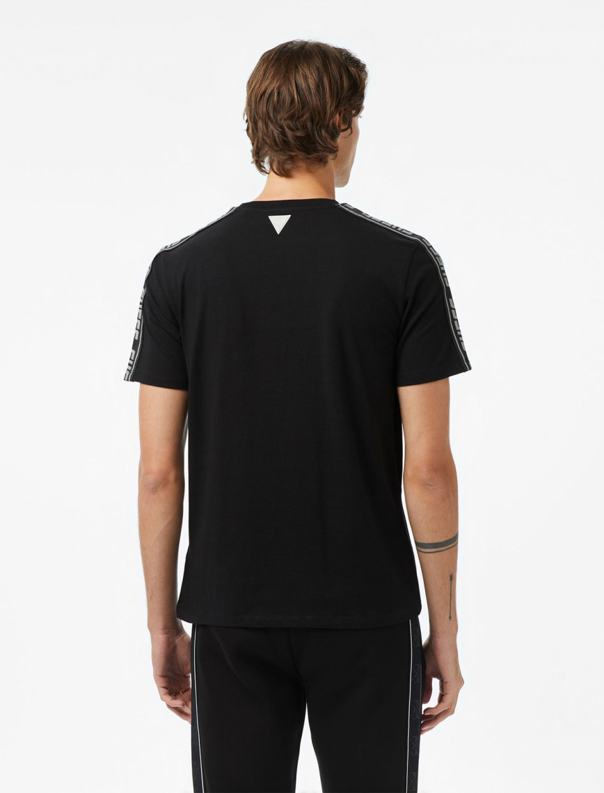 Guess Arlo Mid Organic Stretch Jersey 180 Erkek Siyah T-Shirt Guess Arlo Mid Organic Stretch Jersey 180 Erkek Siyah T-Shirt