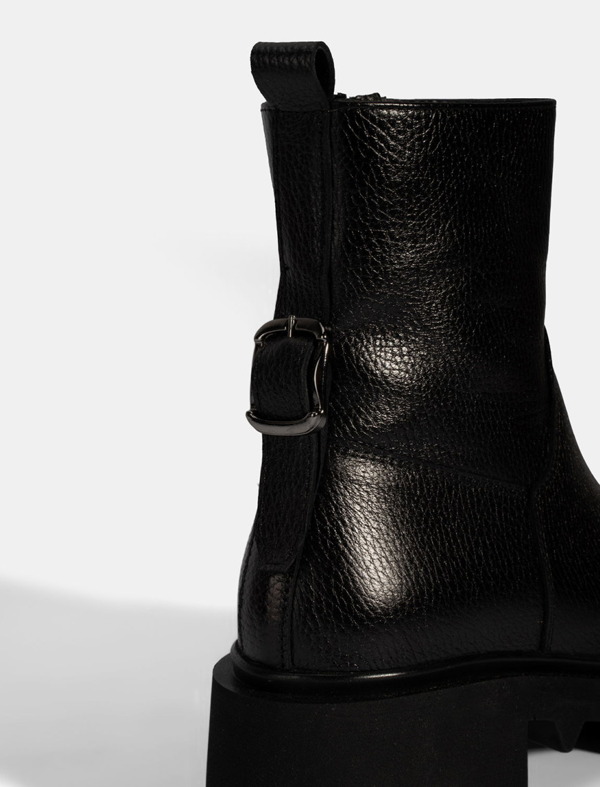 Kadın Siyah Kalın Tabanlı Deri Bot Kadın Siyah Kalın Tabanlı Deri Bot